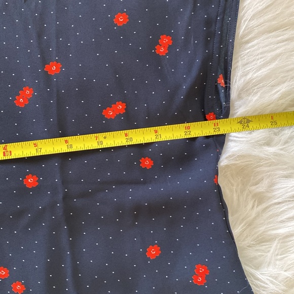 Banana Republic blouse Women's Size Large Navy with Red and white flowers NWT - Picture 7 of 10